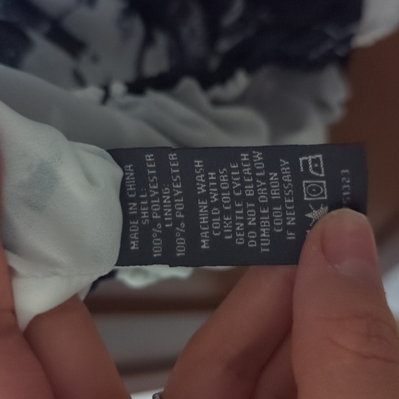 New with Tags Vince Camuto Blue Night Chiffon Injection Blouse Size XS - Picture 7 of 7